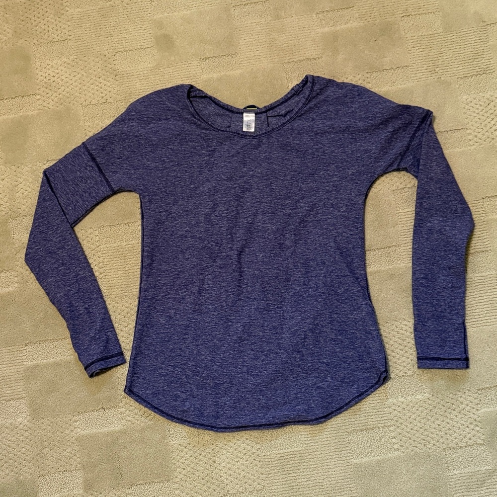 Ivivva girl’s butter soft blue athletic Long Sleeve. Size 14. Fits women’s xs/s.